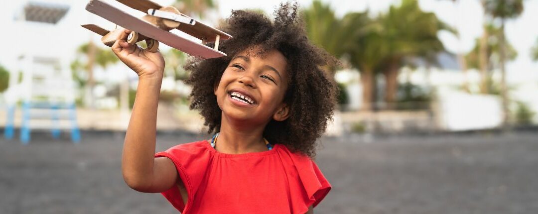 Condomínios sob alerta: Câmara dos Deputados aprova multa para quem deixar criança sozinha em elevador e áreas comuns 